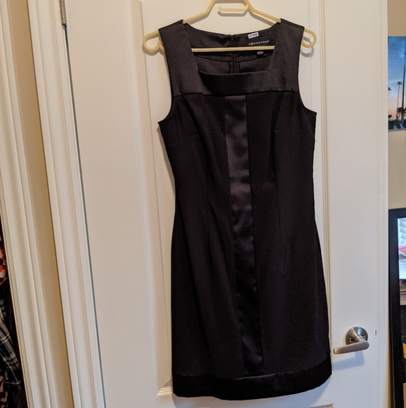 Black dress, size 8 (medium) - Picture 2 of 2